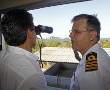 Promover a sinalização adequada da baía é uma resposta do governo do Paraná à uma antiga reivindicação dos moradores e pescadores de Guaratuba. Com condições climáticas desfavoráveis, a navegação na baía acaba sendo perigosa, sendo primordial a sinalização da entrada do canal. A sinalização da baía só está sendo possível graças ao apoio e empenho da Capitania dos Portos.
