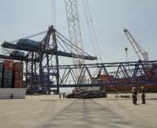 Ao todo, estão sendo investidos R$ 185 milhões para ampliar a capacidade de movimentação. Além dos equipamentos, o terminal de contêineres será expandido em 315 metros, para abrigar o terceiro berço dedicado a operações deste tipo. Com isso, será possível aumentar a capacidade operacional de contêineres em até 50%, passando dos atuais 800 mil TEUs/ano para 1,2 milhão de TEUs/ano.