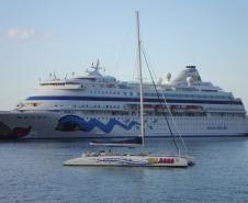 O Porto de Paranaguá vai receber o navio de cruzeiros de bandeira alemã, Aida Cara no próximo dia 17 de novembro. Um grupo de 1.300 passageiros alemães, austríacos e suíços aportará na primeira de quatro paradas previstas pela companhia Aida Cruises no litoral paranaense durante a temporada 2011-2012. 