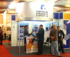Micro e pequenos empresários de todo o Paraná estão reunidos de hoje até quarta-feira, em Foz do Iguaçu para a XXI Convenção Anual da Federação das Associações Comerciais do Paraná (Faciap). A Administração dos Portos de Paranaguá e Antonina (Appa) participa do evento. O objetivo é apresentar os portos paranaenses como opção para os micro e pequenos empresários.