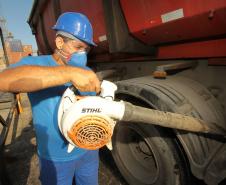 O material coletado na varredura é recolhido e enviado pela Associação dos Operadores do Corredor de Exportação do Porto de Paranaguá para uma empresa de Ponta Grossa (PR), que faz a compostagem do material e transforma em adubo para a plantação de grama. Desde janeiro foram recolhidos 2,4 mil toneladas de resíduos destinados à compostagem. 