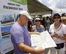 Os turistas seguiram para passeios turísticos no litoral, visitando locais como as cidades históricas de Antonina e Morretes, as ilhas da baía de Paranaguá, e Curitiba. Aqueles que decidiram ficar em Paranaguá para conhecer a cidade, foram encaminhados à Praça de Eventos 29 de Julho, no centro histórico.
