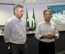 O superintendente da Administração dos Portos de Paranaguá e Antonina, Airton Maron e o secretário de estado de Infraestrutura e Logística, José Richa Filho, particparam da reunião que apresentou o projeto.