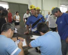 Cerca de 11 mil trabalhadores atuam nos terminais portuários privados, empresas exportadoras e importadoras, agenciadores marítimos, fornecedores e praticagem em Paranaguá. Outros 2.600 TPAs atuam em Paranaguá, além dos 766 funcionários ligados diretamente à Appa. 