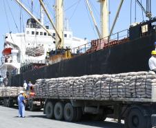 As exportações de açúcar também superaram o recorde de 2010 em 4%, atingindo em novembro pouco mais de 4 milhões de toneladas exportadas. 