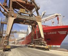 O Porto de Paranaguá foi o primeiro porto brasileiro a deixar de cobrar a tarifa sobre a operação das cargas doadas, além de dar preferência na atracação do navio. Para ajudar na ação do Governo Federal, o Porto de Paranaguá deu preferência de atracação para o navio – por se tratar de carga humanitária – e isentou a cobrança da tarifa Inframar que incidiria sobre a carga. Os sindicatos dos Estivadores e Arrumadores também não cobraram a operação destas mercadorias.