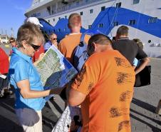 Quando esteve em Paranaguá no último dia 17 de novembro, o navio AIDAcara trouxe turistas alemães, austríacos e suíços que optaram por ficar na cidade. O centro de Paranaguá ficou tomado por estrangeiros e mudou a rotina da cidade.