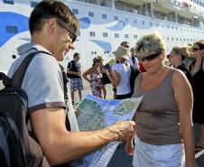 No mês passado quando esteve em Paranaguá, praticamente todos os passageiros que estavam a bordo do navio desceram para fazer passeios programados (Ilha do Mel, Curitiba, Morrestes, Antonina) e muitos ficaram em Paranaguá. Desta vez não foi diferente.