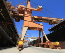 Durantes os meses de novembro, dezembro e janeiro, o Corredor de Exportação do Porto passa por manutenção por se tratar de período de entressafra. O objetivo é fazer com que o corredor esteja apto a receber a safra de grãos de 2012. Já existem navios agendados para exportação de soja a partir da segunda quinzena de janeiro. 