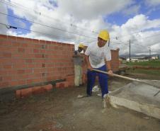 A Cohapar vai realizar esta semana a primeira vistoria nas obras das casas que estão sendo construídas e que serão a moradia das famílias que viviam no entorno do terminal de álcool do Porto de Paranaguá. Nesta primeira fase do projeto, as casas serão destinadas às famílias que viviam nas áreas mais críticas da Vila Becker. 