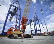 Até o final de fevereiro, entram em operação no Terminal de Contêineres de Paranaguá (TCP), oito novos equipamentos de grande porte.  Eles integram o projeto de ampliação do terminal. Ao todo, estão sendo investidos R$ 185 milhões para ampliar a capacidade de movimentação. 