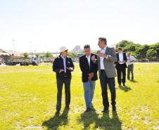 No ano passado, saíram pelo Porto de Paranaguá cerca de 100 mil toneladas de soja vindas do Paraguai. Para 2012, a expectativa é movimentar até um milhão de toneladas do produto, como resultado do trabalho de recuperação de cargas que está sendo realizado pelo Governo do Paraná, pela Associação Comercial e Industrial de Foz do Iguaçu (Acifi), o Ministério da Agricultura e a Receita Federal. 