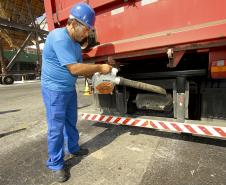 A Appa instalou ainda jatos de ar na saída de cada berço que opera com carga de fertilizantes. Cada motorista, após o carregamento do caminhão, deve passar o jato de ar para eliminar eventuais sobras e impedir que estes acúmulos vazem ao longo das ruas. Mas as imperfeições na carroceria precisam ser restauradas para evitar que o caminhão seja impedido de continuar carregando e descarregando produtos. 