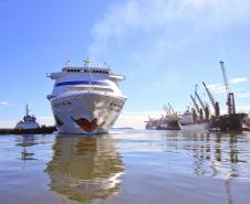 O Porto de Paranaguá receberá neste sábado (11) o navio de bandeira alemã Aida Cara. Será a quarta passagem da embarcação, com capacidade para mil turistas, pelo Litoral do Paraná. A Secretaria do Turismo, através das vinculadas Ecoparaná e Paraná Turismo, a Administração dos Portos de Paranaguá e Antonina e as Fundações Municipais de Turismo e Cultura de Paranaguá trabalham para que cada vez mais navios desembarquem na cidade. 