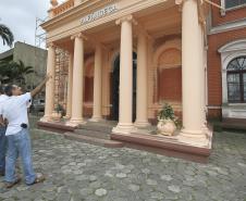 Secretários de Estado e dirigentes de órgãos do governo estiveram reunidos nesta sexta-feira (24), no Porto de Paranaguá, depois de fazer um giro pelo Litoral, para discutir propostas e projetos nas áreas de infraestrutura, turismo, meio ambiente e desenvolvimento urbano da região.  