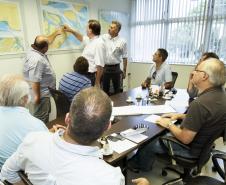 O encontro reuniu quatro secretários, o superintendente do Porto de Paranaguá e Antonina (APPA), e os presidentes do Instituto Ambiental do Paraná (IAP) e da EcoParaná. Também participaram do encontro, Luiz Mussato Pinto, presidente do IAP, Rafael Andregueto, da EcoParaná, o procurador Jurídico da APPA, Maurício Ferrante e o diretor técnico do porto, Paulinho Dalmaz.