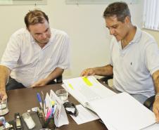 Secretários de Estado e dirigentes de órgãos do governo estiveram reunidos nesta sexta-feira (24), no Porto de Paranaguá, depois de fazer um giro pelo Litoral, para discutir propostas e projetos nas áreas de infraestrutura, turismo, meio ambiente e desenvolvimento urbano da região. 