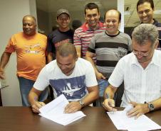 Além do reajuste salarial, o acordo criou duas fainas (áreas de trabalho) para o Bloco. Agora, os trabalhadores da categoria são responsáveis pela limpeza das dalas (correias que transportam os granéis) e por aplicar os jatos de ar nos caminhões que operam no corredor de exportação.