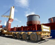 Receber equipamentos desta magnitude já não é mais novidade no Porto de Paranaguá, que nos últimos meses recebeu peças destinadas a diferentes projetos de grande porte. Até meados de 2012, o porto receberá cerca de 30 mil toneladas em peças para a construção da maior fábrica de celulose do mundo, que esta sendo feita em Três Lagoas (MS), da Eldorado Papel e Celulose, bem como peças da nova unidade da Arauco do Brasil. que está sendo instalada em Jaguaraíva, no Paraná.