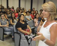 A secretária estadual da família e desenvolvimento social, Fernanda Richa, participou nesta quinta-feira (08), em Paranaguá, das comemorações ao Dia Internacional da Mulher. O evento, promovido pela Administração dos Portos de Paranaguá e Antonina (Appa), foi realizado para homenagear as funcionárias da autarquia.