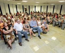 A secretária estadual da família e desenvolvimento social, Fernanda Richa, participou nesta quinta-feira (08), em Paranaguá, das comemorações ao Dia Internacional da Mulher. O superintendente da Appa, Airton Maron, abriu a reunião e disse que o sucesso da atividade portuária é reflexo também do trabalho e dedicação das mulheres. 