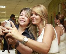 A secretária estadual da família e desenvolvimento social, Fernanda Richa, participou nesta quinta-feira (08), em Paranaguá, das comemorações ao Dia Internacional da Mulher. O evento, promovido pela Administração dos Portos de Paranaguá e Antonina (Appa), foi realizado para homenagear as funcionárias da autarquia.