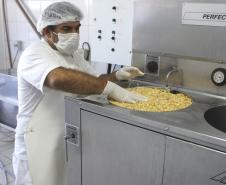O projeto da Usina de Leite foi retomado pela Appa em julho de 2011 e conta com a parceria das empresas Pasa, Sal Diana, Tibagi, Marcon, Grano, América Latina Logística (ALL) e a Associação dos Operadores Portuários do Corredor de Exportação  (AOCEP), que doam os insumos para produção do leite. A capacidade atual do equipamento é de 750 litros por semana (3000 pacotes de 250 ml). 