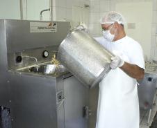 O projeto da Usina de Leite foi retomado pela Appa em julho de 2011 e conta com a parceria das empresas Pasa, Sal Diana, Tibagi, Marcon, Grano, América Latina Logística (ALL) e a Associação dos Operadores Portuários do Corredor de Exportação  (AOCEP), que doam os insumos para produção do leite. A capacidade atual do equipamento é de 750 litros por semana (3000 pacotes de 250 ml). 