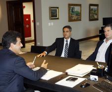 O governador Beto Richa indicou o administrador de empresas Luiz Henrique Dividino para assumir a superintendência da Administração dos Portos de Paranaguá e Antonina (Appa). Dividino será empossado na próxima segunda-feira (19), às 11h, em substituição a Airton Maron.