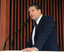 O superintendente dos Portos de Paranaguá e Antonina, Luiz Henrique Dividino, apresentou nesta segunda-feira (23/04) o Plano de Trabalho e Programa de Expansão dos Portos de Paranaguá e Antonina em audiência na Assembléia Legislativa do Paraná. Ele também falou das novas diretrizes da administração.
