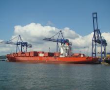 A movimentação de contêineres registrou alta de 12%, totalizando 243 mil TEUs movimentados. A exportação de contêineres foi 9% maior este ano, em relação ao período de 2011. Já a importação registrou alta de 16%. 