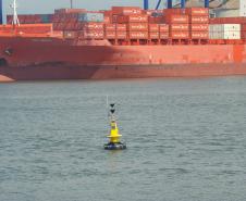 O Porto de Paranaguá também está contratando uma empresa que ficará responsável pelo serviço de manutenção das bóias de balizamento que fazem a sinalização dos canais de acesso e da bacia de evolução dos portos paranaenses. O contrato já foi assinado nas próximas semanas e o investimento previsto é de R$ 847 mil, para um contrato de dois anos.