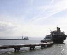 A CPA Armazéns Gerais, terminal especializado em movimentação de inflamáveis, realizou sua primeira operação no Porto de Paranaguá. O navio Stolt Sapphire, que carregou cinco mil metros cúbicos de álcool, com destino ao porto de Ulsan, na Coréia do Sul,  inaugurando as operações do terminal, que teve sua construção concluída no ano passado.