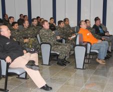 Oficiais do exército realizaram um exercício militar em Paranaguá nesta terça-feira (05). Eles utilizaram as instalações do Porto de Paranaguá para a realização do simulado que tem por objetivo verificar pontos estratégicos para fazer a defesa do Brasil em caso de conflitos.
