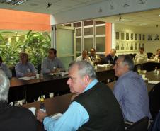 Outro assunto debatido na reunião foi o interesse da Appa de implantar um sistema de monitoramento de tráfego marítimo (Vessel Traffic Service – VTS). “O objetivo de implantar este sistema é aumentar a segurança da navegação, o controle do tráfego marítimo e do meio ambiente, além de diminuir os riscos de acidente – com rapidez, integração e eficiência. Para implantação, estamos contando com recursos da união”, afirma o superintendente.