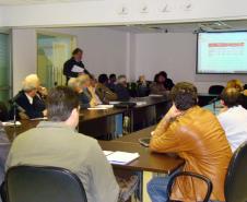 A comissão vem se reunindo desde o final de maio, depois que a Appa conclui e apresentou o PDZPO para o CAP. Com cópias do documento em mãos, os conselheiros puderam analisar todo o conteúdo. Nas reuniões semanais, as observações de cada conselheiro eram debatidas e sugeridas como adequação. Na reunião desta segunda-feira, foram debatidos pontos importantes como o sistema de acesso e novos empreendimentos que farão parte do futuro Porto de Paranaguá.