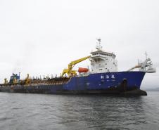 Com a dragagem, a profundidade do Canal da Galheta será restabelecida em 15 metros. Hoje, há pontos com 13,10 metros de profundidade. Além de possibilitar a atracação de navios maiores, a dragagem contribui, sobretudo, para a segurança da navegação.
