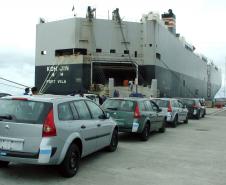As empresas que exportam e importam pelo Porto de Paranaguá são, principalmente, a Renault, Volkswagen e Nissan. Em 2011, a Renault foi a maior exportadora do estado do Paraná contabilizando R$ 2 bilhões em exportação. Neste semestre a Renault já soma mais de R$ 1,2 bilhão em exportação. Até o final do segundo semestre, a empresa prevê um crescimento de 24% em relação ao ano passado. 