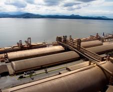 A Administração dos Portos de Paranaguá e Antonina (Appa) estabeleceu novas normas e procedimentos para garantir mais qualidade e segurança na operação de cargas pelo Corredor de Exportação do Porto de Paranaguá. O objetivo da ordem de serviço é ampliar o monitoramento e controle da fiscalização dos sistemas de medição de pesos para todos os terminais interligados ao complexo.