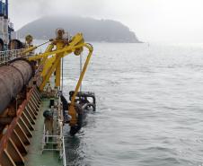 O equipamento que realiza a dragagem de manutenção do Canal da Galheta já dragou mais de um quarto da quantidade de sedimentos da primeira região que está sendo trabalhada, nas proximidades da Ilha do Mel. Mais de 630 mil metros cúbicos já foram retirados do local mais crítico do Canal de acesso ao porto paranaense. 