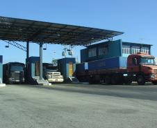O movimento recorde de caminhões, nos dois sentidos, foi registrado, também, pela Ecovia – concessionária que administra a BR277, que liga Curitiba a Paranaguá. Segundo a empresa, a média de movimento, esta semana, foi de 7,5 mil caminhões. Na terça-feira (21), o pico - recorde do mês de agosto - chegou a 8.627.