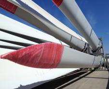 Utilizadas na captação de energia a partir do vento, as lâminas que começam a chegar atestam a eficiência do porto no transporte de cargas delicadas. Ao todo, o lote será de 60 pás. Além deste primeiro, outros dois lotes são previstos para este ano