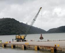 Plano - Todas as ações seguem as orientações dos Planos de Desenvolvimento e Zoneamento do Porto Organizado (PDZPO). Tantos as obras do terceiro berço para contêineres no Porto de Paranaguá quanto a nova destinação da área do Porto de Antonina estão previstas pelo Plano de Expansão.  Apresentado pelo superintendente da Appa, em abril, o projeto prevê investimentos de recursos próprios, do Governo Federal e da iniciativa privada.