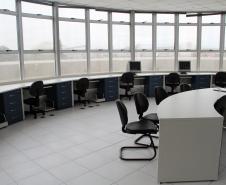 Nesta segunda-feira (24), a Administração dos Portos de Paranaguá e Antonina (Appa) inaugurou a sala que vai abrigar o Centro de Comando e Controle do Serviço de Tráfego Marítimo. O centro recebeu o nome de Arthur Miranda Ramos, superintendente entre os anos 1961 e 68. A homenagem foi recebida pelo Almirante-de-Esquadra da Marinha do Brasil, Arthur Pires Ramos, filho do homenageado.