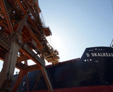 Quanto ao farelo de soja exportado no período, este ano já são mais de 4,4 milhões de toneladas: quase 17% a mais que no ano passado, com pouco mais de 3,8 milhões de toneladas. 
A exportação de milho pelo corredor, em 2012, está quase 55% maior que a registrada em 2011. Este ano, já são mais de 2,7 milhões de toneladas contra 1,7 milhão, no ano passado. 