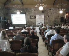 Especialistas, estudiosos e empresários estiveram reunidos nesta sexta-feira (09) em Antonina, para discutir as potencialidades de desenvolvimento da região litorânea durante o I Seminário Investimento e Desenvolvimento Sustentável do Litoral do Paraná.