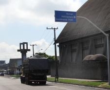 “Organizando o fluxo dos caminhões nas vias de acesso ao Porto, se organiza todo o trânsito da cidade. Afinal, as mesmas vias que são fundamentais para as operações portuárias, são também fundamentais para o cotidiano dos munícipes, pois dão acesso ao centro. Com esse reordenamento damos agilidade e maior mobilidade para os usuários do porto e mais segurança a todos que circulam pela região”, afirma o superintendente a Appa, Luiz Henrique Dividino.