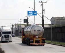 O acesso ao terminal da Bunge será pela Rua Manoel Bonifácio. A mesma via será utilizada pelos caminhões que seguirem para a Cotriguaçu e a Coamo Fábrica. Além disso, a rua servirá aos caminhões de contêineres, em acesso ao Terminal de Contêineres de Paranaguá (TCP). Esses caminhões do TCP terão saída obrigatória pela Avenida Portuária. A via em frente ao terminal passa a ser mão única até a avenida (sentido válido apenas para os caminhões).