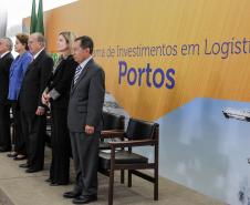 Além disso, estão previstos R$ 860 milhões de recursos do PAC para a realização da dragagem nos portos do Paraná. Mudanças importantes no marco regulatório do sistema portuário nacional também foram anunciadas