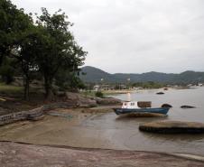 Antes de dar início à dragagem de manutenção do canal de acesso ao Porto de Antonina, a Administração dos Portos de Paranaguá e Antonina (Appa) monitora o meio ambiente e a atividade pesqueira na região. Os dados levantados, além de balizarem a obra, dão segurança à comunidade que, durante todo o processo, podem gerenciar em conjunto as condições em que se encontram a água, a fauna e a flora da baía.